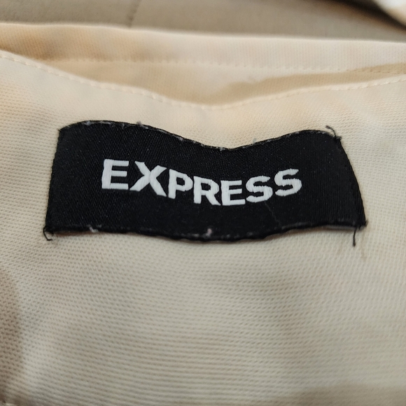 Express tan super high rise shortie shorts Size 6 - Picture 3 of 16